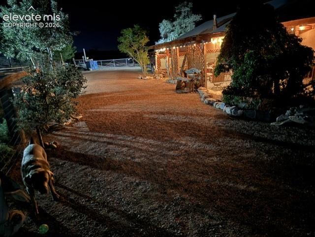 Image 45 of 48: Yard