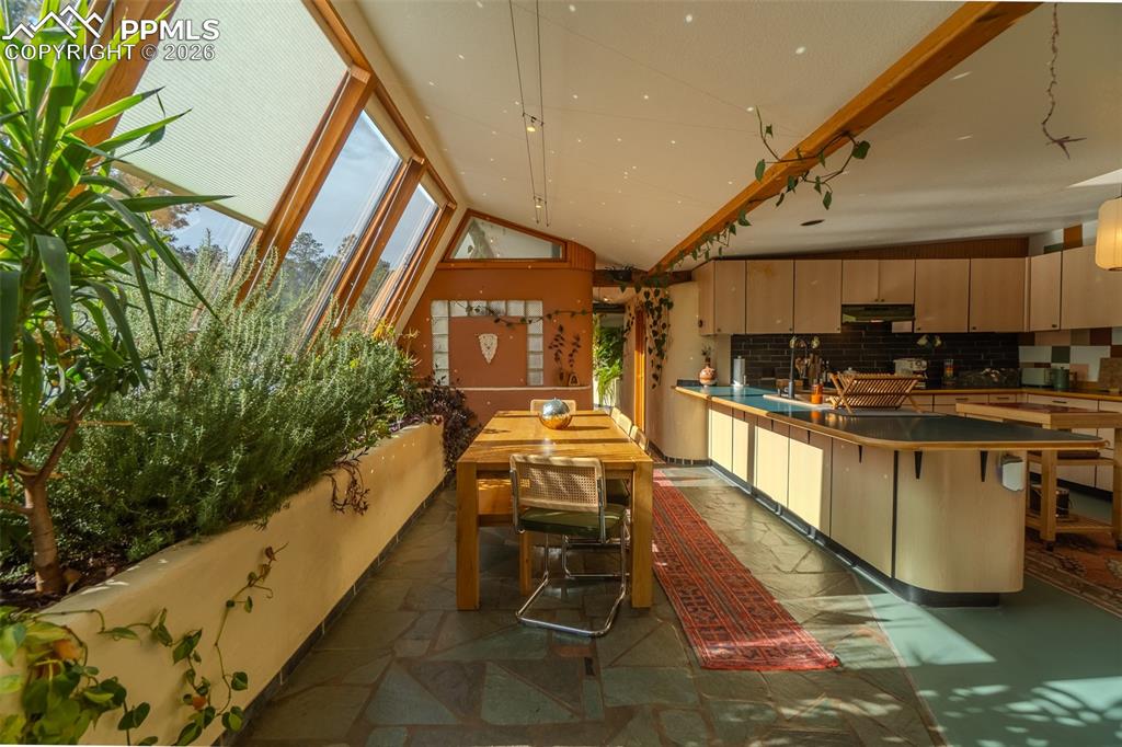 Image 11 of 43: Dining Area