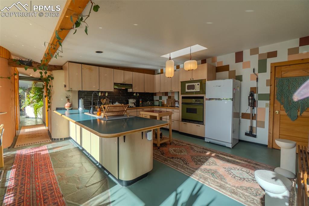 Image 12 of 43: Kitchen