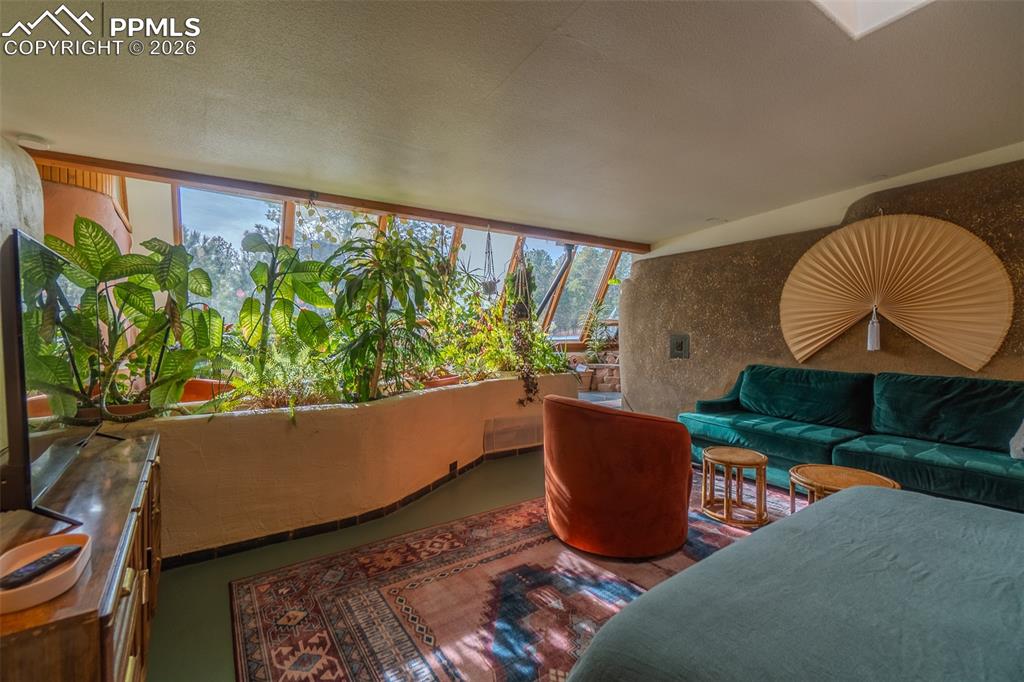 Image 22 of 43: Bedroom