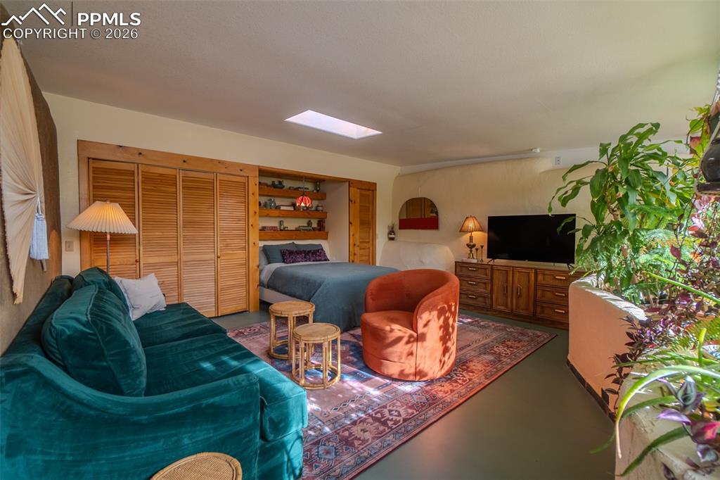 Image 24 of 43: Bedroom