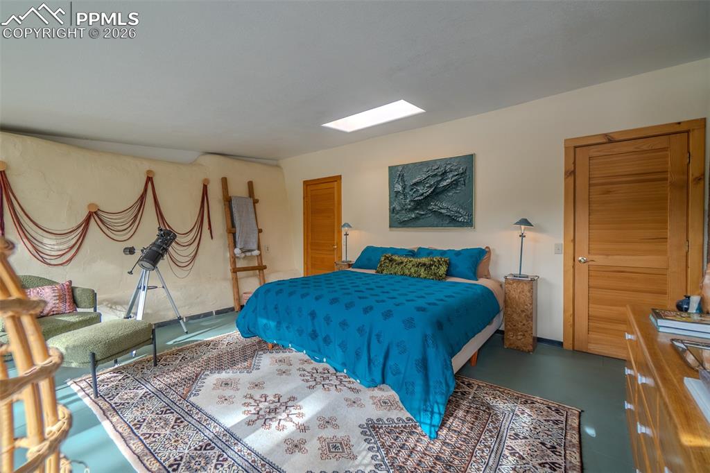 Image 25 of 43: Bedroom