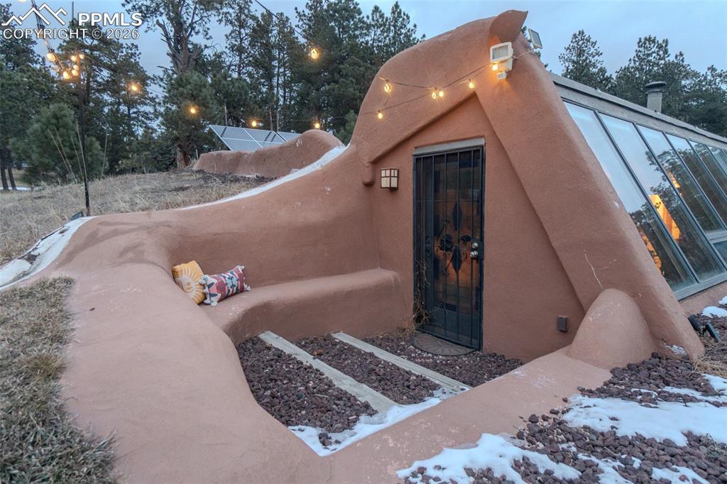 Image 33 of 43: Entry