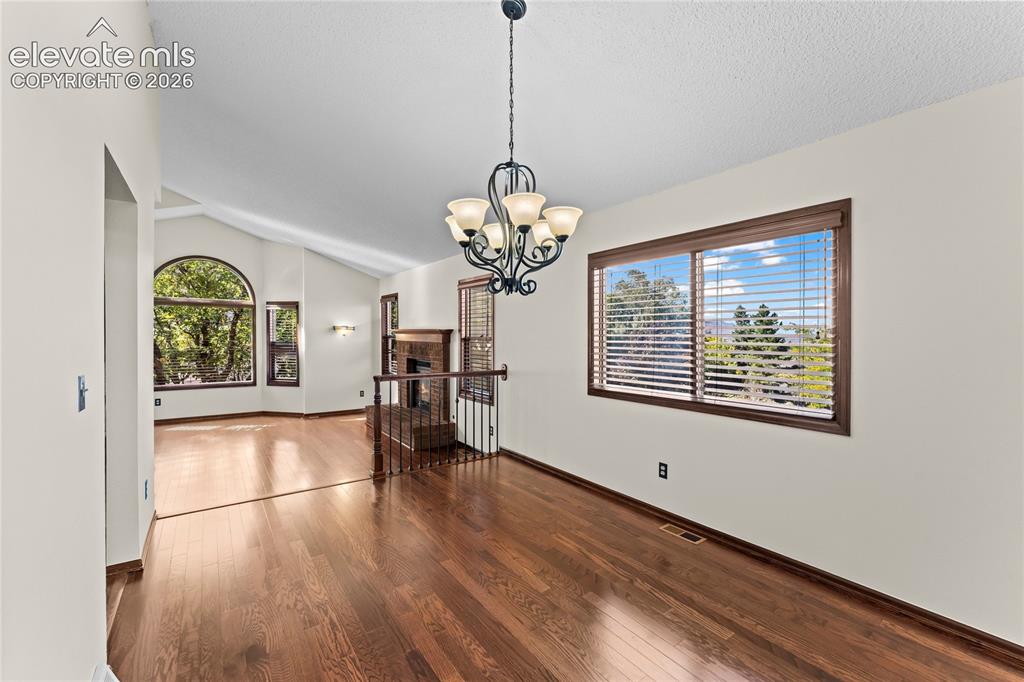 Image 7 of 46: Dining Area