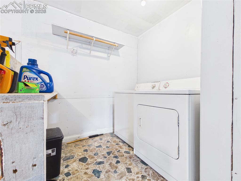 Image 27 of 36: Laundry