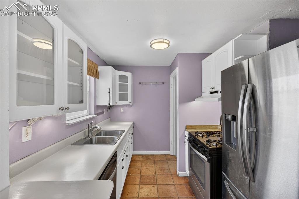 Image 12 of 48: Kitchen