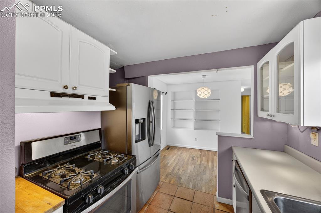 Image 14 of 48: Kitchen