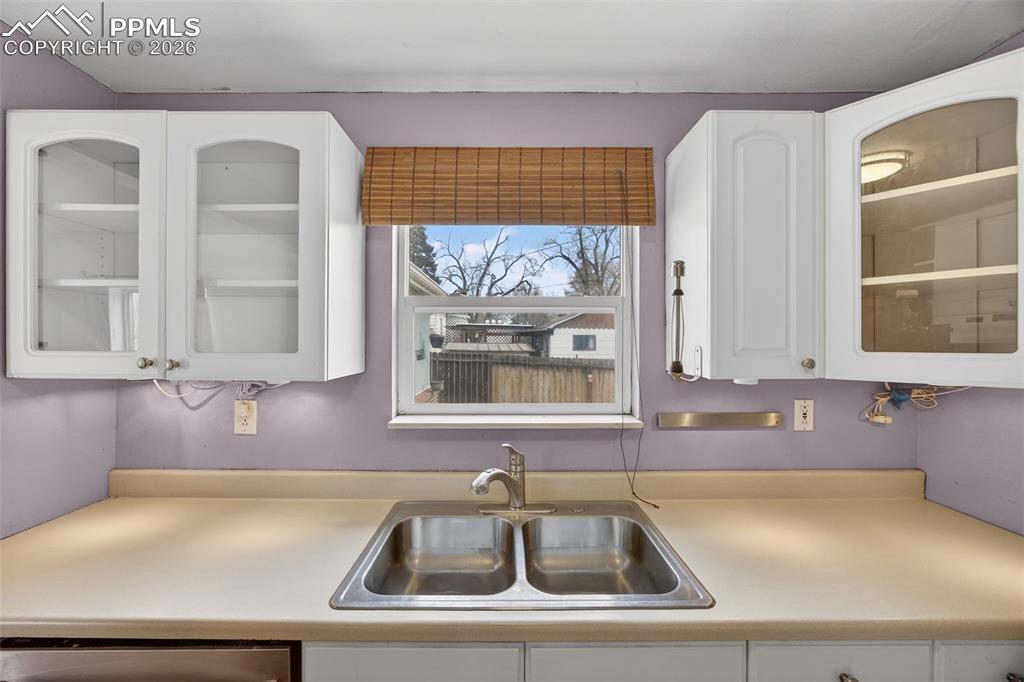 Image 15 of 48: Kitchen