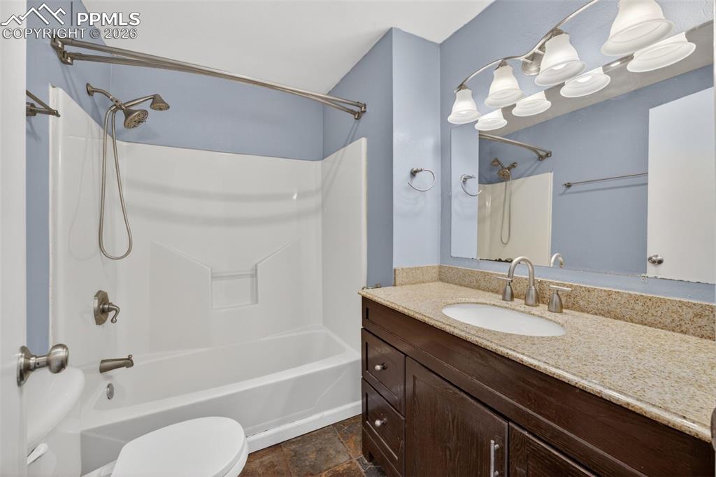 Image 17 of 48: Bathroom