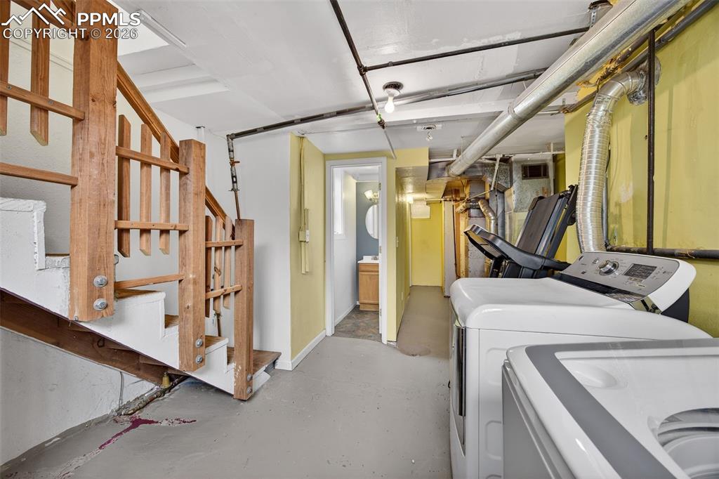 Image 22 of 48: Laundry