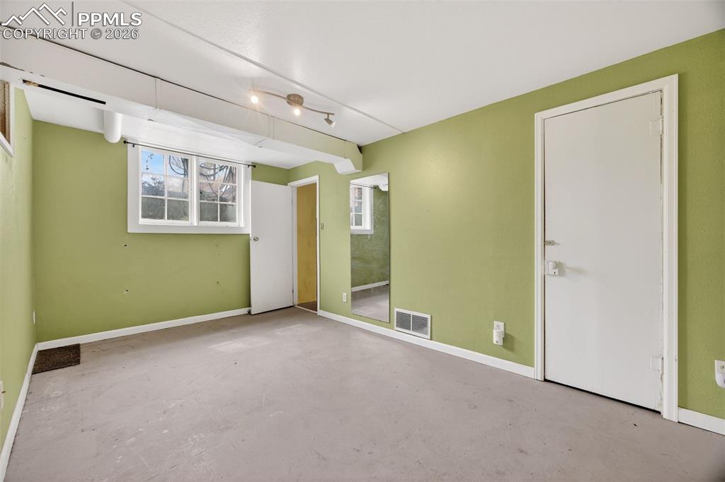 Image 25 of 48: Bedroom