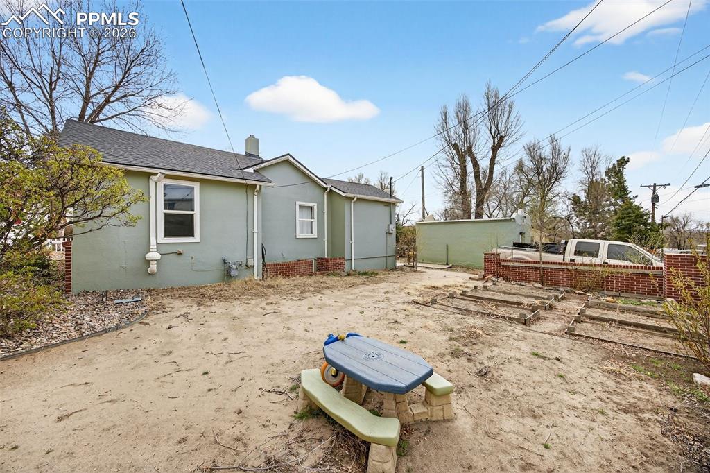 Image 30 of 48: Back of Structure