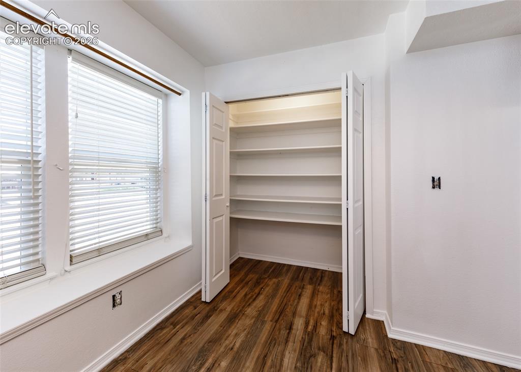 Image 19 of 50: Closet