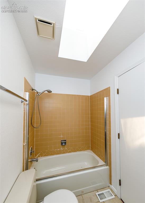 Image 43 of 50: Bathroom