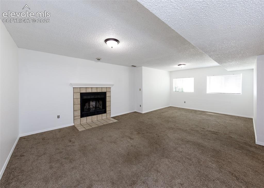 Image 46 of 50: Living Room