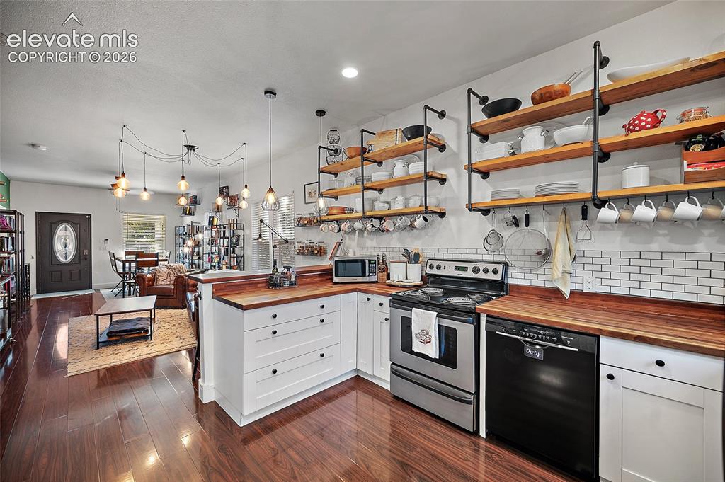 Image 6 of 35: Kitchen