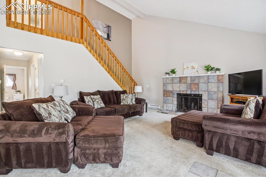 Image 7 of 29: Living area