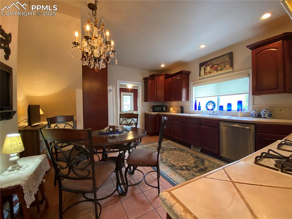 Image 15 of 36: And well-maintained tile countertops
