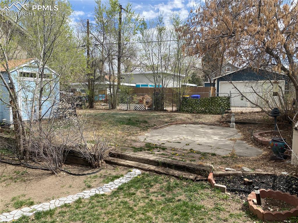 Image 26 of 36: Outside the property backs up to a paved alleyway