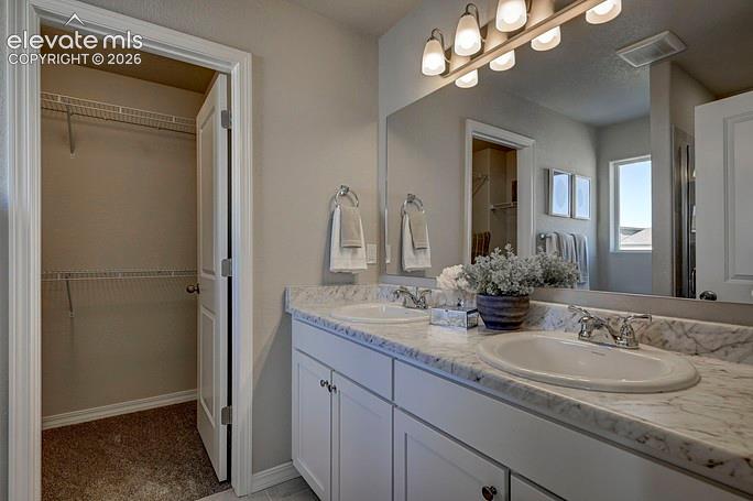 Image 19 of 21: Bathroom