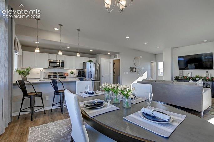Image 9 of 21: Dining Area