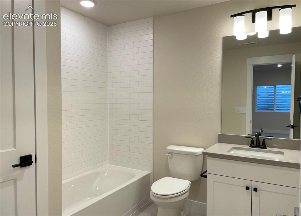 Image 14 of 23: Bathroom