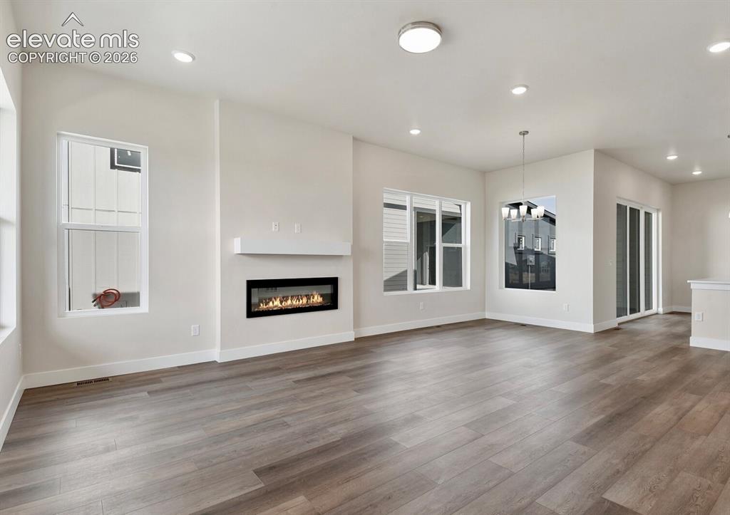 Image 19 of 23: Living Room