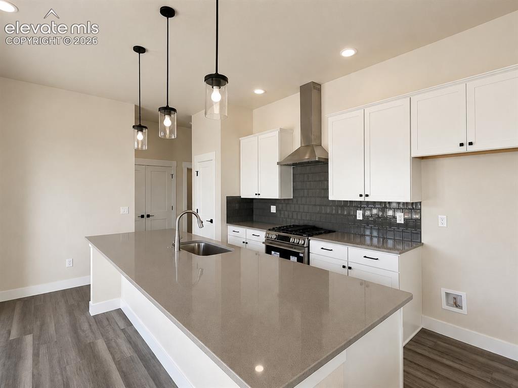 Image 2 of 23: Kitchen