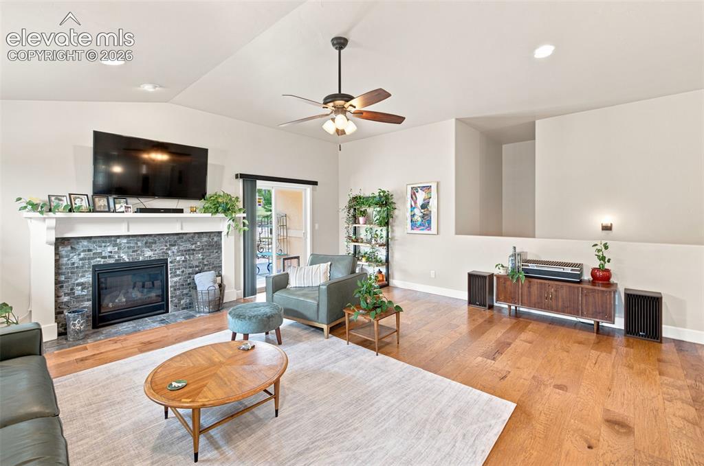 Image 16 of 49: Living Room