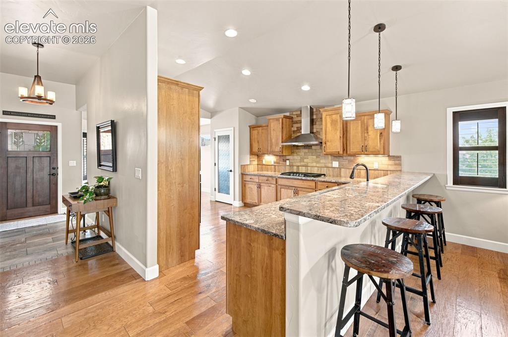 Image 17 of 49: Kitchen
