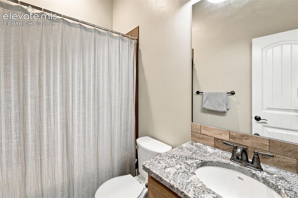 Image 25 of 49: Bathroom