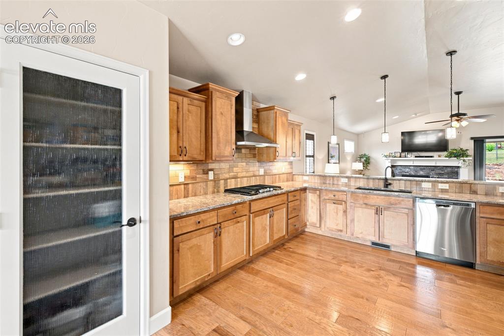 Image 8 of 49: Kitchen