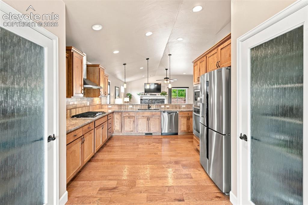 Image 9 of 49: Kitchen