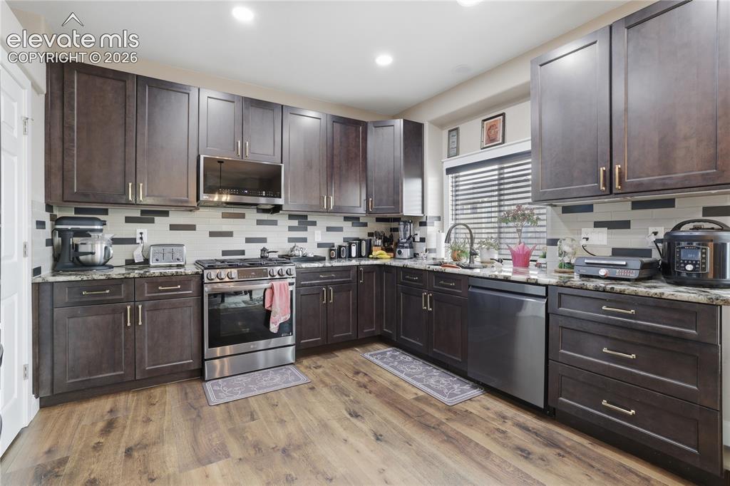 Image 10 of 38: Kitchen