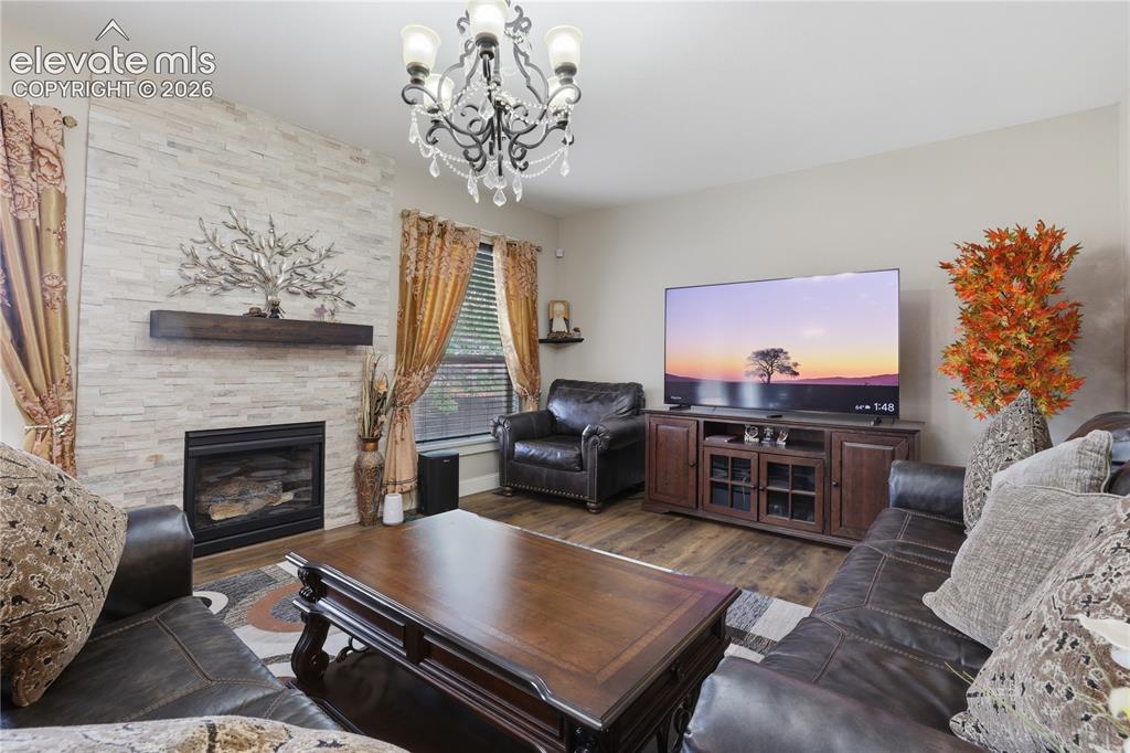 Image 13 of 38: Family Room