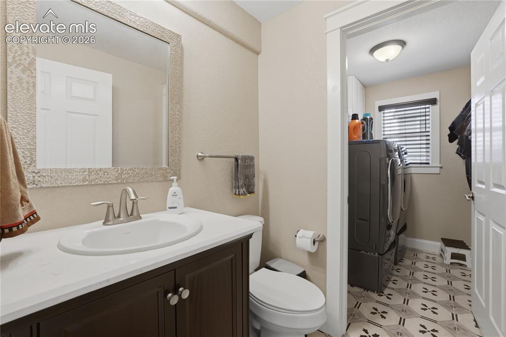 Image 32 of 38: Bathroom