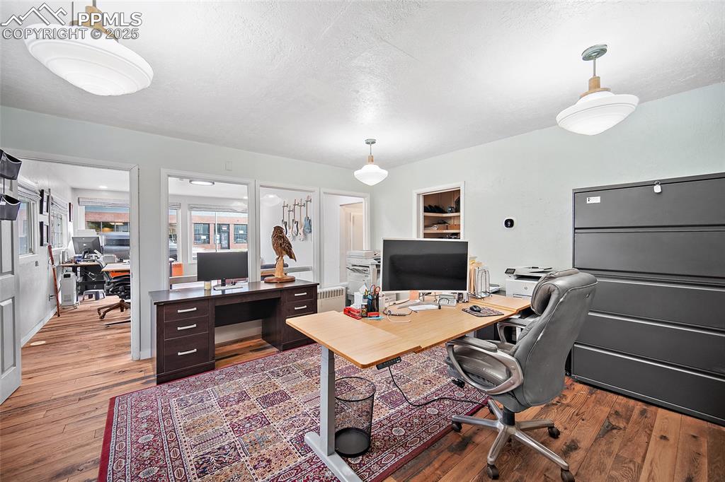 Image 10 of 50: Office