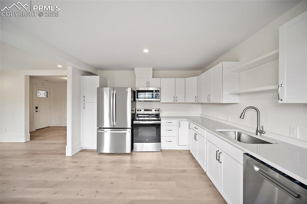 Image 28 of 50: Kitchen