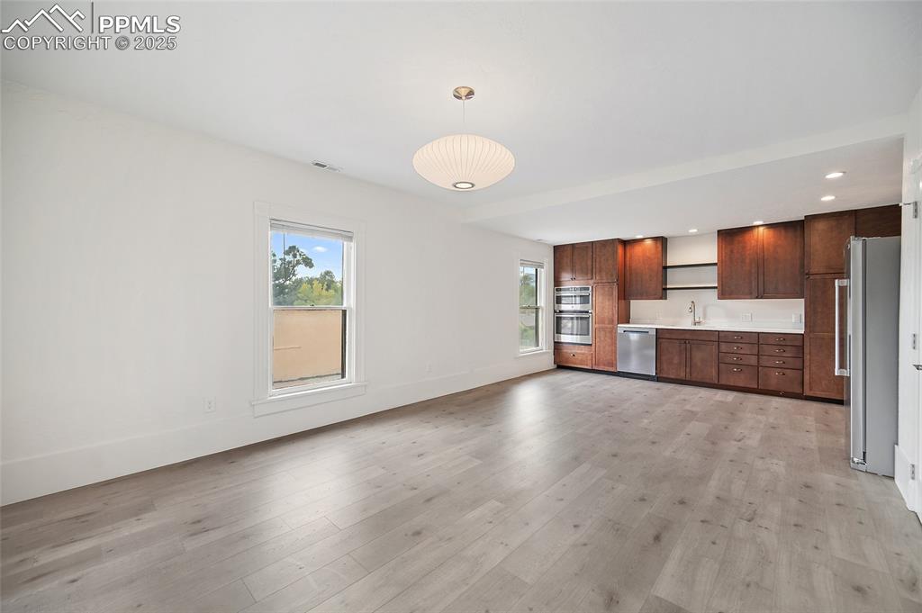 Image 36 of 50: Kitchen