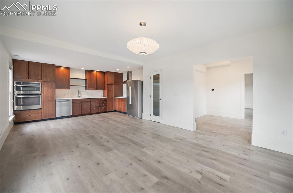 Image 37 of 50: Kitchen