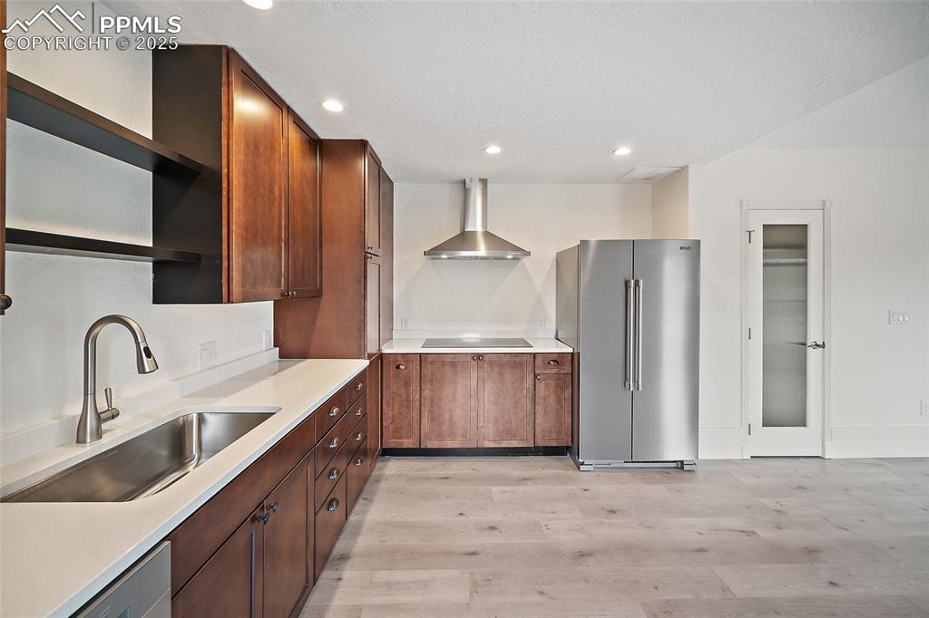 Image 39 of 50: Kitchen