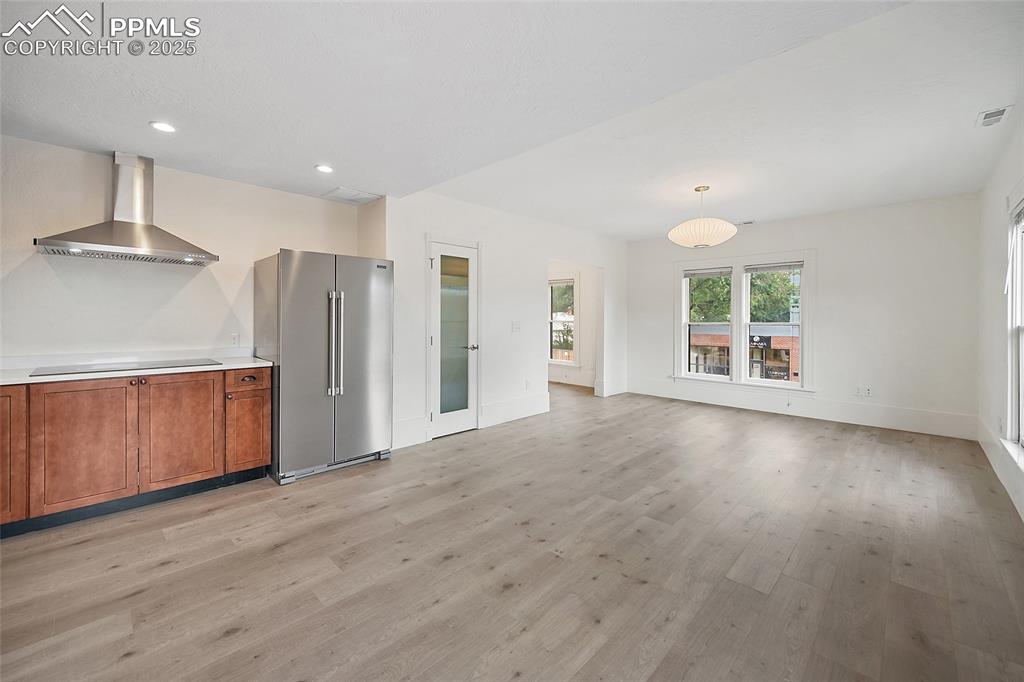 Image 40 of 50: Kitchen