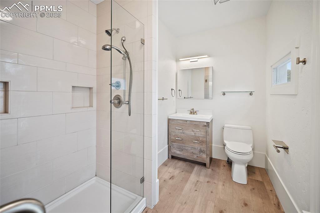 Image 44 of 50: Bathroom