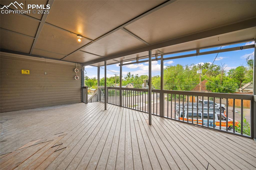 Image 46 of 50: Deck