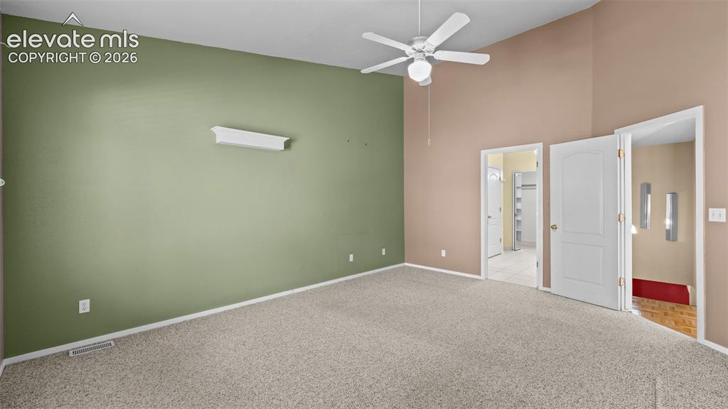 Image 11 of 28: Main level primary bed with ensuite bath