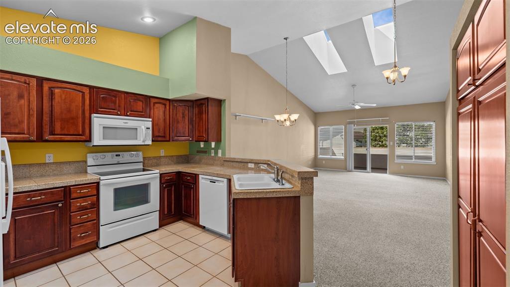 Image 5 of 28: Lots of cabinet space