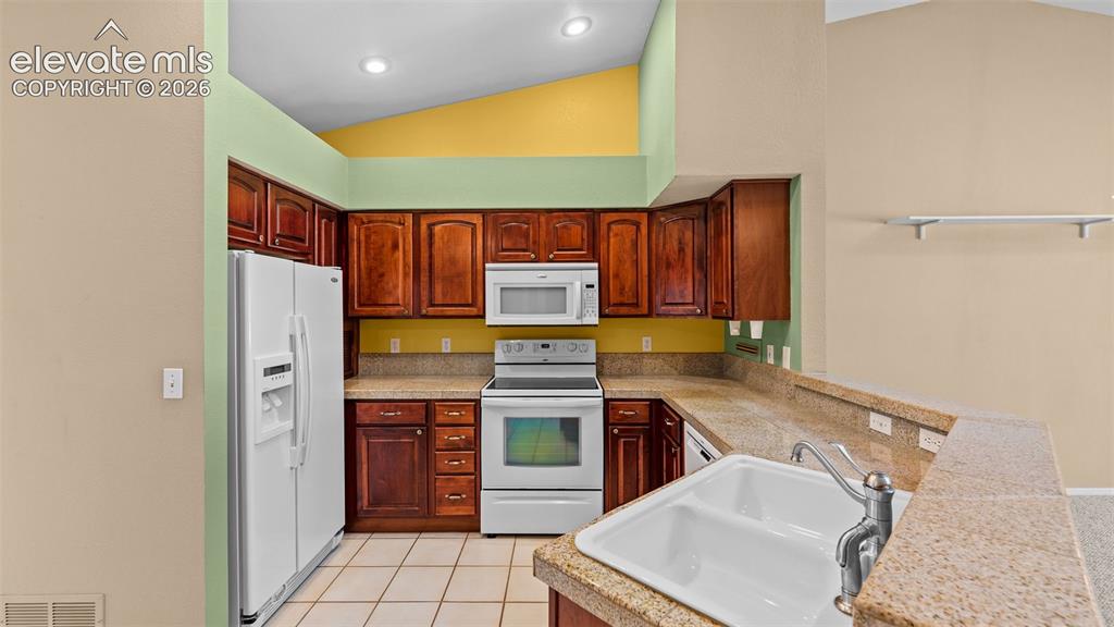Image 6 of 28: Nice breakfast bar