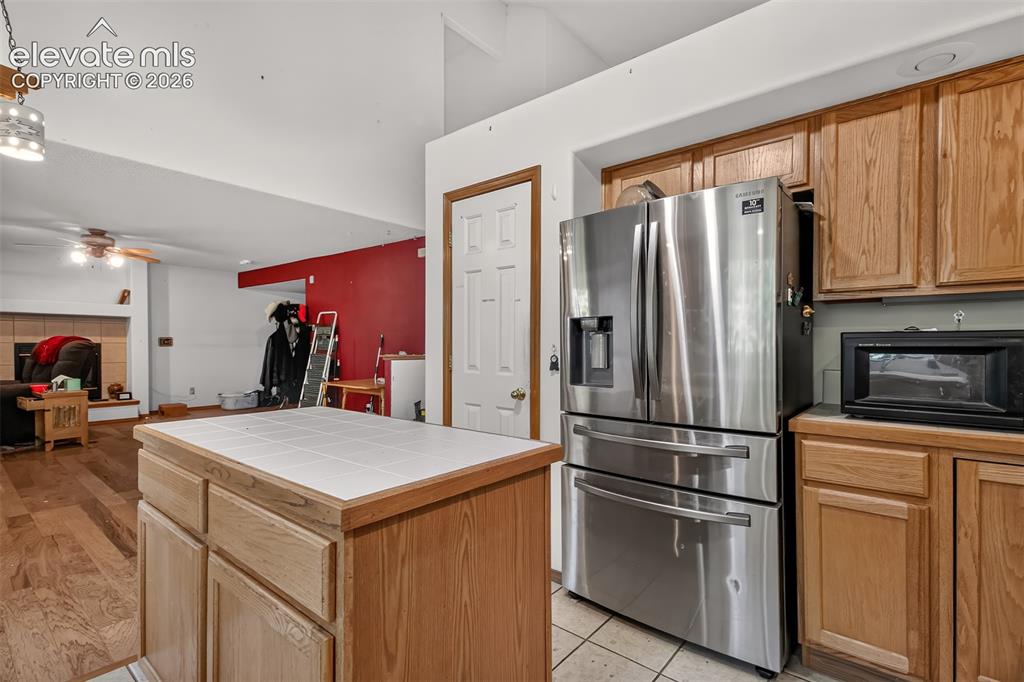 Image 8 of 41: Refrigerator Freezer Stays