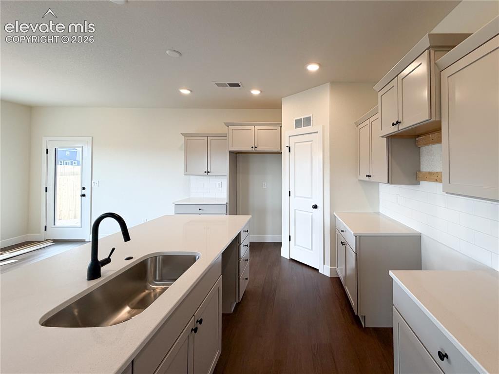 Image 10 of 44: Kitchen