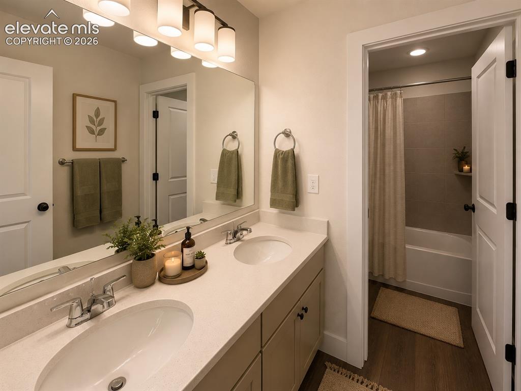 Image 35 of 44: Bathroom